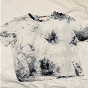 super cute tie die crop top!